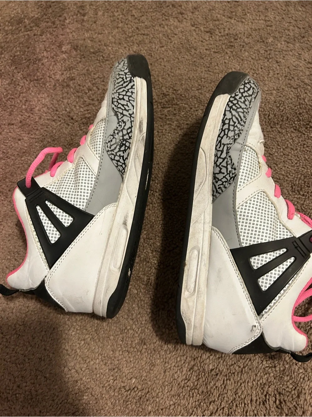 SHAQ White and Pink Athletic Sneakers with Black Accents SIZE:W9